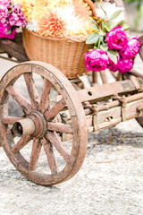 Fototapeta na wymiar Wooden cart with flowers