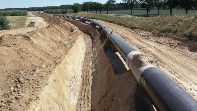Eine Pipeline f&uuml;r Gas kurz vor der Verlegung