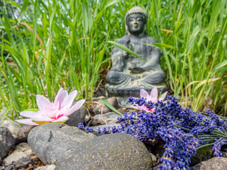 Lebensenergie Buddha mit Lotusblume