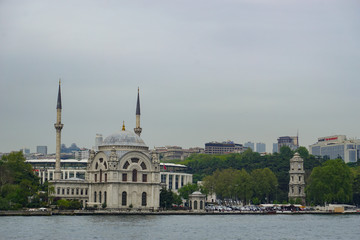 Fototapeta na wymiar the Dolmabahce Mosque on the Strait of Istanbul