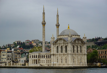 Fototapeta na wymiar the Ortakoy Mosque on the Strait of Istanbul