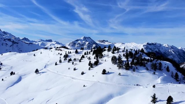 Pyren&auml;en Berggipfel im Schnee