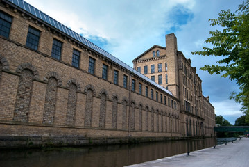 Fototapeta na wymiar Salts Mill in the Victorian industrial village of Saltaire in West Yorkshire, England