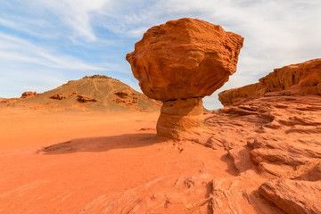 The Mushroom' rock formation at Timna Park in the southern Negev desert in Israel. - obrazy, fototapety, plakaty