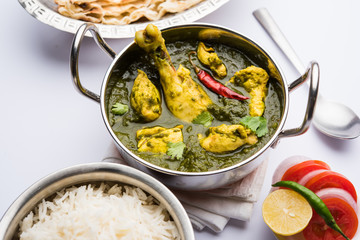 palak/spinach Chicken or Murg Saagwala served in a bowl with Naan and rice