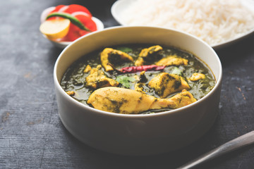 palak/spinach Chicken or Murg Saagwala served in a bowl with Naan and rice