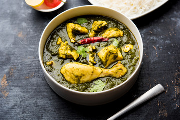 palak/spinach Chicken or Murg Saagwala served in a bowl with Naan and rice