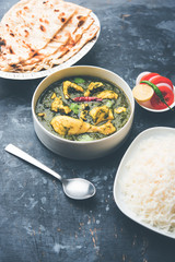 palak/spinach Chicken or Murg Saagwala served in a bowl with Naan and rice