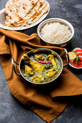 palak/spinach Chicken or Murg Saagwala served in a bowl with Naan and rice