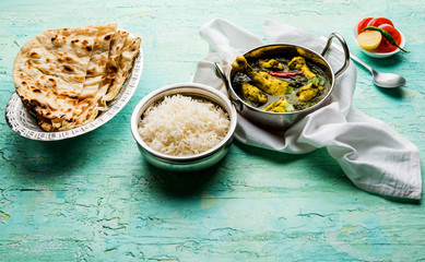 palak/spinach Chicken or Murg Saagwala served in a bowl with Naan and rice