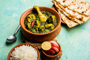 palak/spinach Chicken or Murg Saagwala served in a bowl with Naan and rice