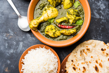 palak/spinach Chicken or Murg Saagwala served in a bowl with Naan and rice