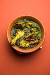palak/spinach Chicken or Murg Saagwala served in a bowl with Naan and rice