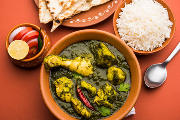 palak/spinach Chicken or Murg Saagwala served in a bowl with Naan and rice