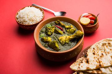 palak/spinach Chicken or Murg Saagwala served in a bowl with Naan and rice