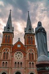 Obraz premium Notre Dame Cathedral at Sunset - Ho Chi Minh (Saigon)/Vietnam