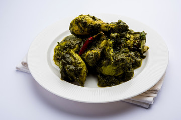 palak/spinach Chicken or Murg Saagwala served in a bowl with Naan and rice