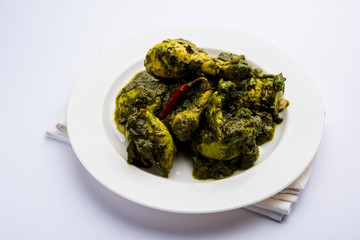 palak/spinach Chicken or Murg Saagwala served in a bowl with Naan and rice