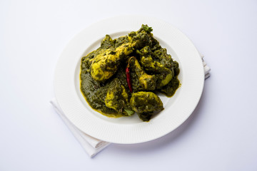 palak/spinach Chicken or Murg Saagwala served in a bowl with Naan and rice