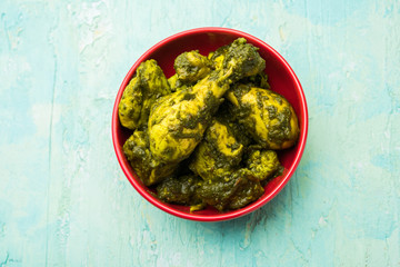 palak/spinach Chicken or Murg Saagwala served in a bowl with Naan and rice