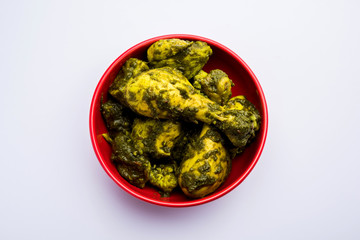 palak/spinach Chicken or Murg Saagwala served in a bowl with Naan and rice