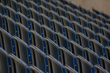 Sitze im Fußball-Stadion 