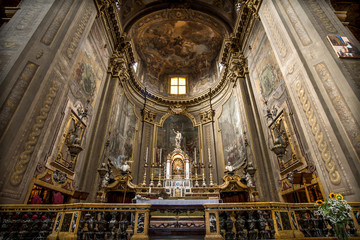 Fototapeta na wymiar interior of church Santi Bartolomeo and Gaetano of Bologna city in Italy