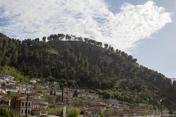 Fototapeta na wymiar Blick auf den Stadtteil Gorica in Berat, Albanien