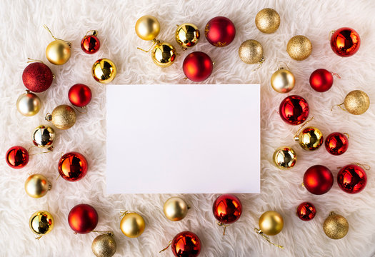 Hoja blanca con decoración de Navidad