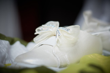 Obraz na płótnie Canvas wedding rings on pillow