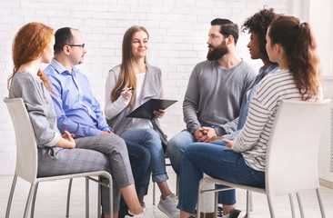 Specialist talking to newcomers on therapy session