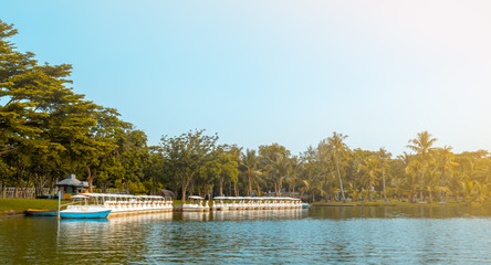 Obraz premium Lake scenery in natural parks, landscape