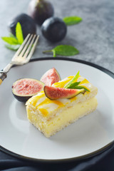 Lemon drizzle cake, lemon crust cake dessert.