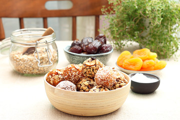 Homemade Raw Energy Balls with Nuts and Dates