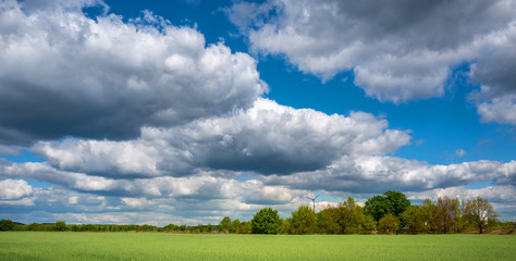 Landschaft mit Wolken