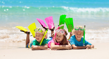 Kids snorkel. Children snorkeling in tropical sea. - obrazy, fototapety, plakaty