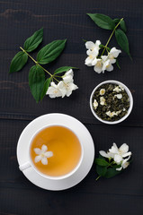 Obraz na płótnie Canvas Green tea with jasmine flowers