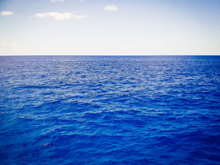 Fototapeta na wymiar open ocean blue sky