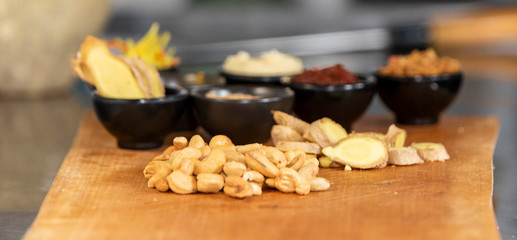 Ingredients for home saté saus