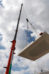 Kran mit Betonteil