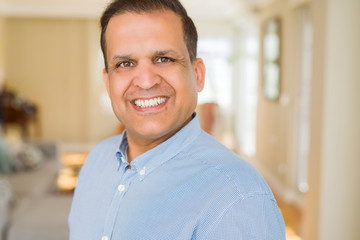 Obraz premium Middle age man smiling confident to the camera at home