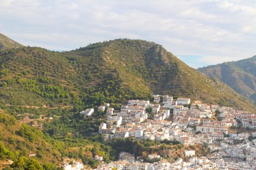 Fototapeta na wymiar joli petit village blanc d'Andalousie