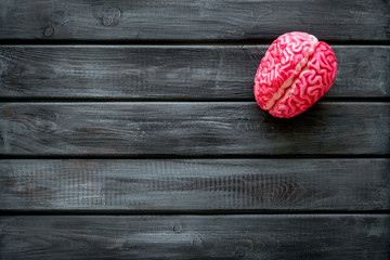 Naklejka premium Mental health concept with brain on wooden background top view space for text