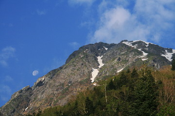 南アルプス　白峰三山テント縦走　月と北岳バットレス