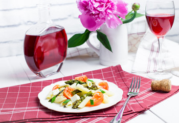 Penne pasta with tomatoes and asparagus.