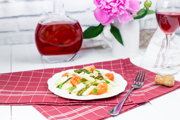 Penne pasta with tomatoes and asparagus.