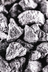 Antimony or antimony stone, also called tin, is a chemical element. At room temperature, antimony is in the solid state. Mineral extraction.