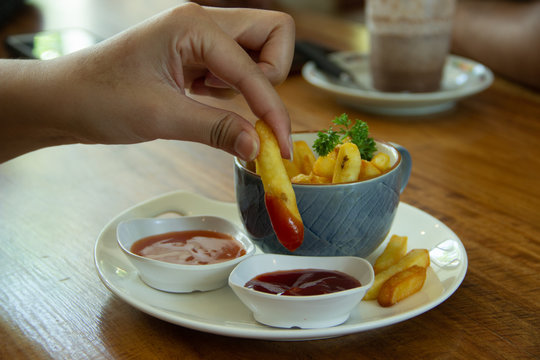 frenchfries dip with tomato saurce