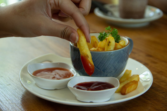 frenchfries dip with tomato saurce