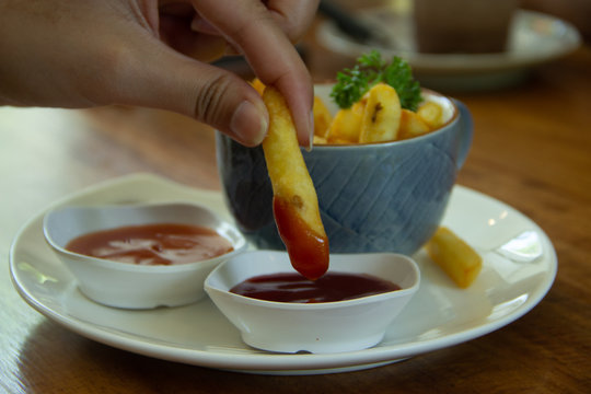 frenchfries dip with tomato saurce